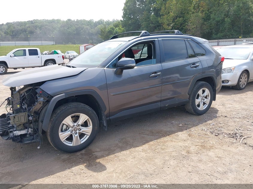 VIN 2T3P1RFV6MW220053 2021 TOYOTA RAV4 XLE
