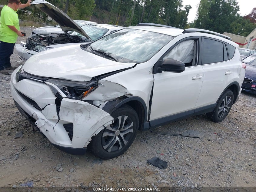 VIN JTMZFREV2JJ739249 2018 TOYOTA RAV4 LE