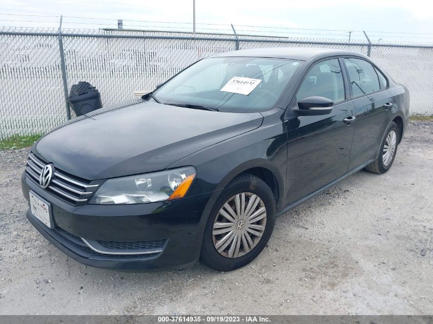 2014 VOLKSWAGEN PASSAT S - 1VWAT7A34EC024415