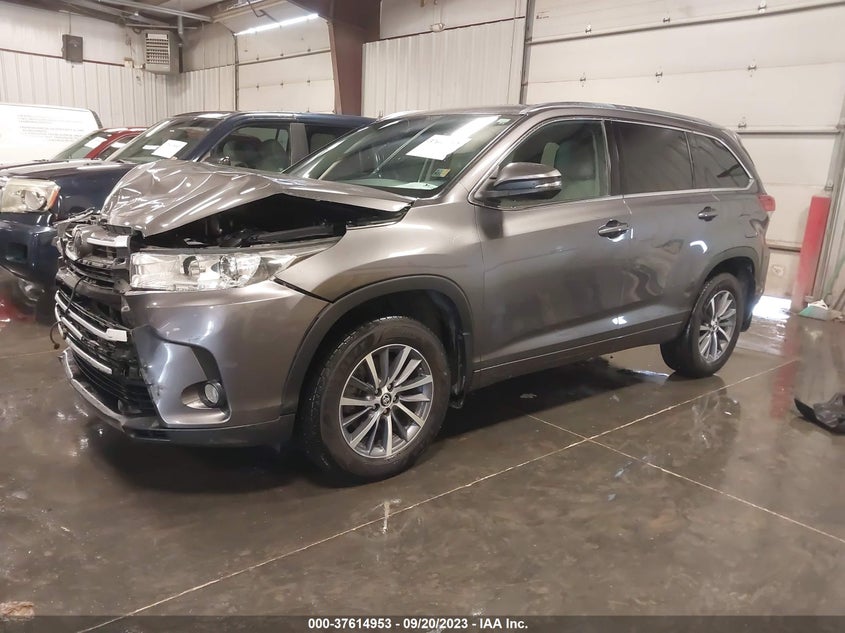 VIN 5TDJZRFH3JS540582 2018 TOYOTA HIGHLANDER SE/XLE