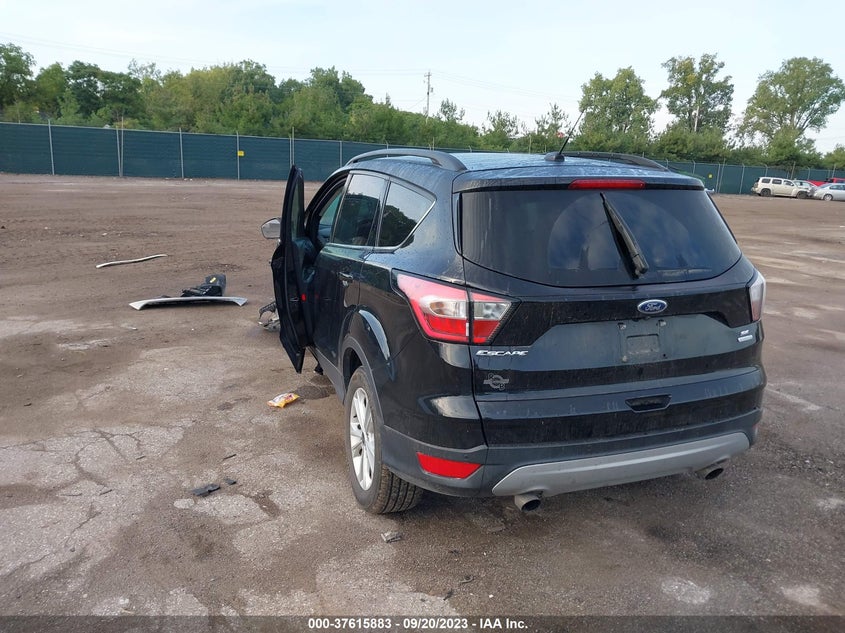 VIN 1FMCU0GD2JUB00083 2018 FORD ESCAPE SE