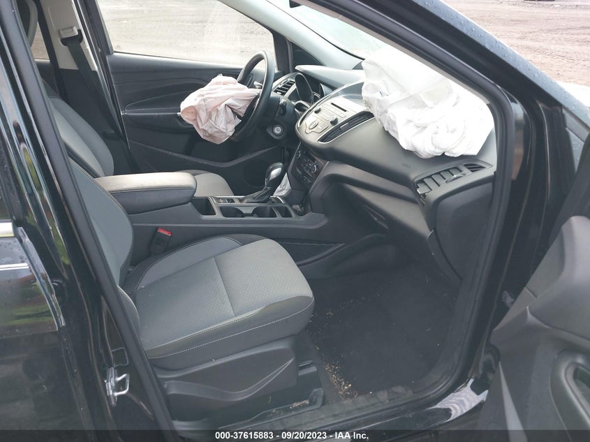 VIN 1FMCU0GD2JUB00083 2018 FORD ESCAPE SE