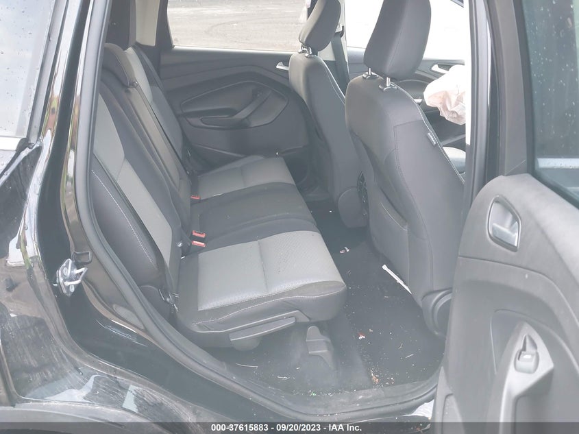 VIN 1FMCU0GD2JUB00083 2018 FORD ESCAPE SE