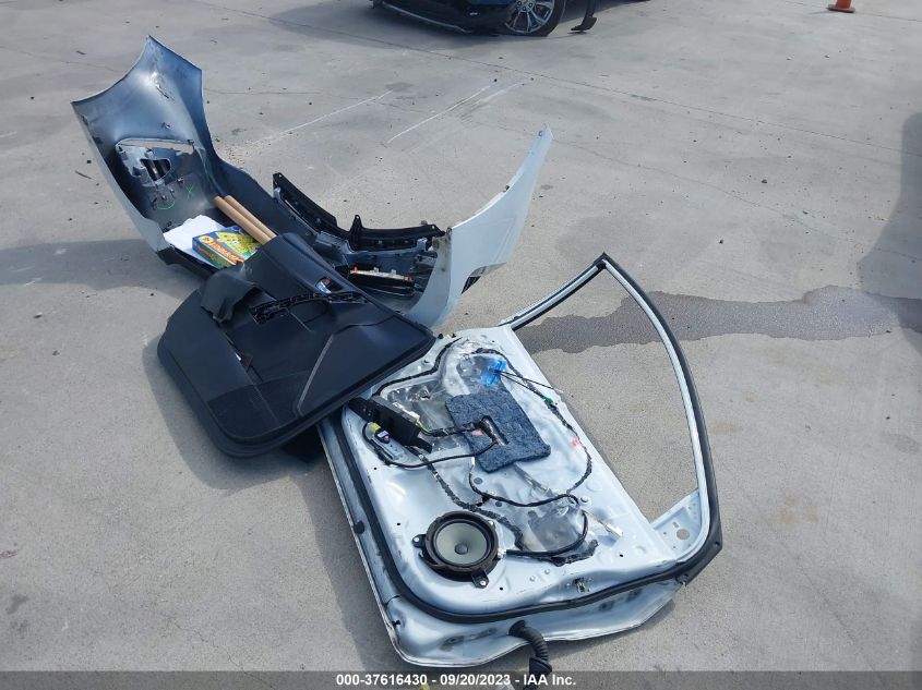 2019 TOYOTA COROLLA SE - 5YFBURHEXKP924102