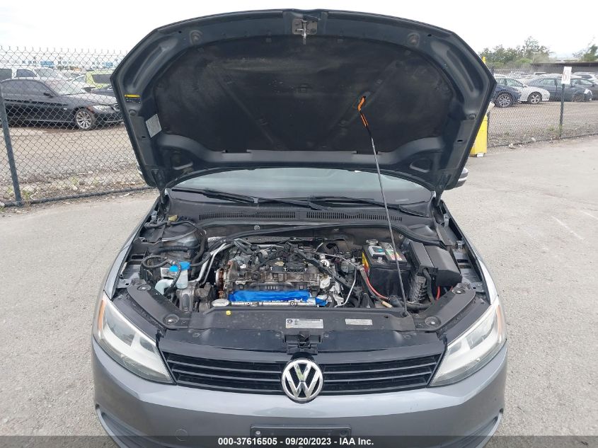 2014 VOLKSWAGEN JETTA SEDAN SE - 3VWD17AJ9EM249817