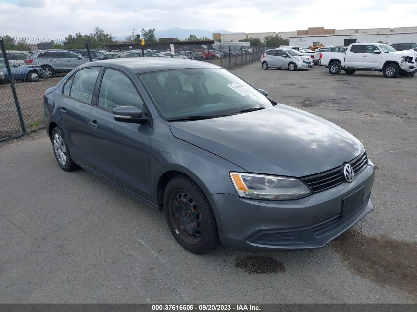 2014 VOLKSWAGEN JETTA SEDAN SE - 3VWD17AJ9EM249817