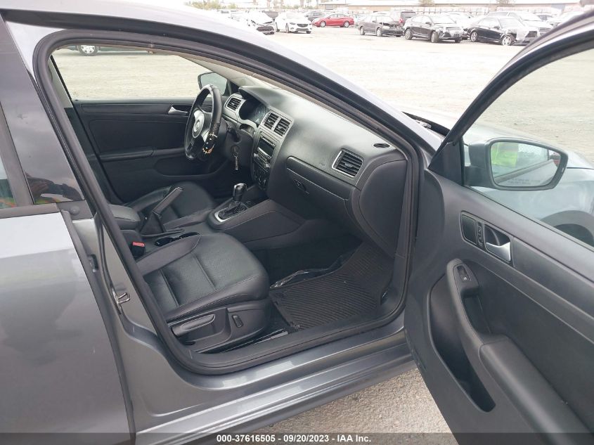2014 VOLKSWAGEN JETTA SEDAN SE - 3VWD17AJ9EM249817