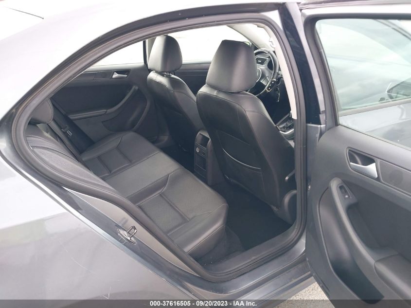 2014 VOLKSWAGEN JETTA SEDAN SE - 3VWD17AJ9EM249817