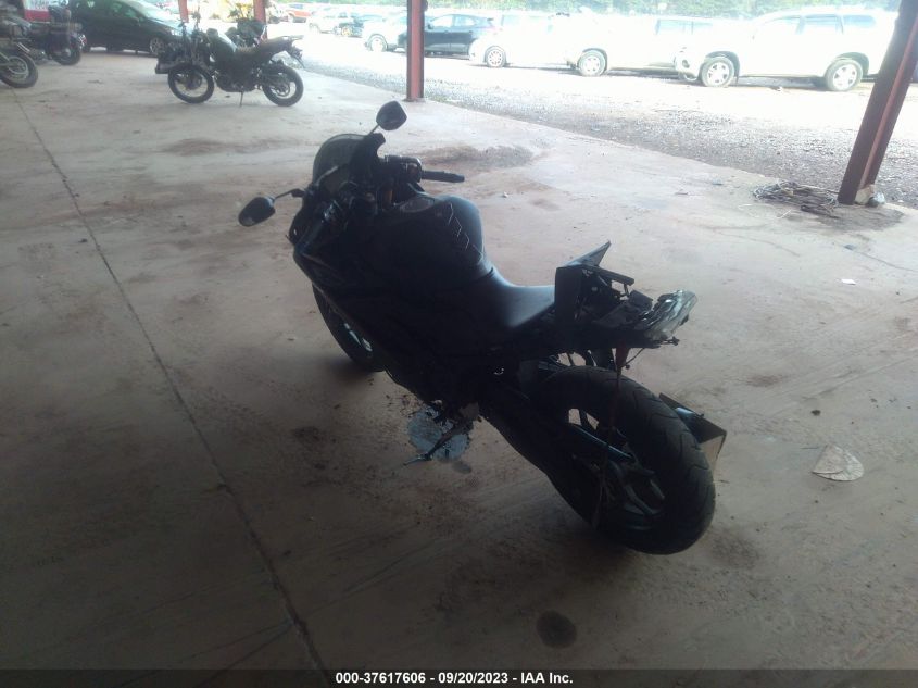 2019 YAMAHA YZFR3 A MH3RH18Y3KK002673