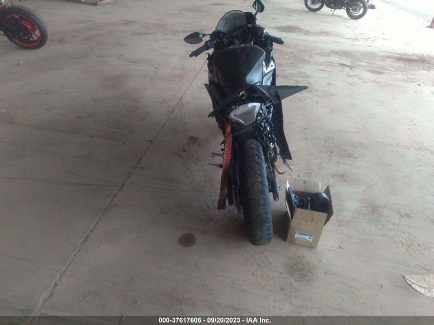 2019 YAMAHA YZFR3 A MH3RH18Y3KK002673