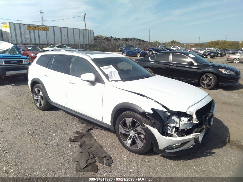 YV4102WK3L1031196 VOLVO V60 CROSS COUNTRY T5 MOMENTUM 2020