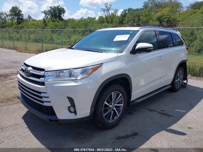 2018 TOYOTA HIGHLANDER XLE VIN: 5TDKZRFH9JS535875
