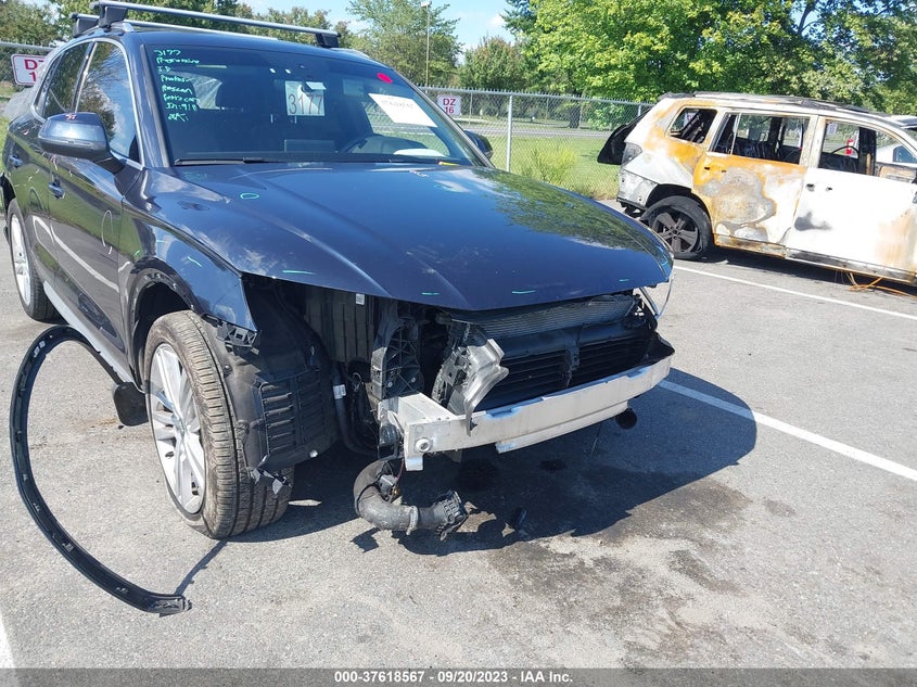 VIN WA1BNAFY6K2017769 2019 AUDI Q5 45 PREMIUM