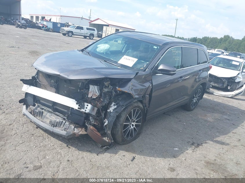 VIN 5TDJZRFH9JS537511 2018 TOYOTA HIGHLANDER SE/XLE