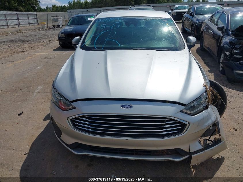 3FA6P0HD9KR160075 Ford Fusion SE 11