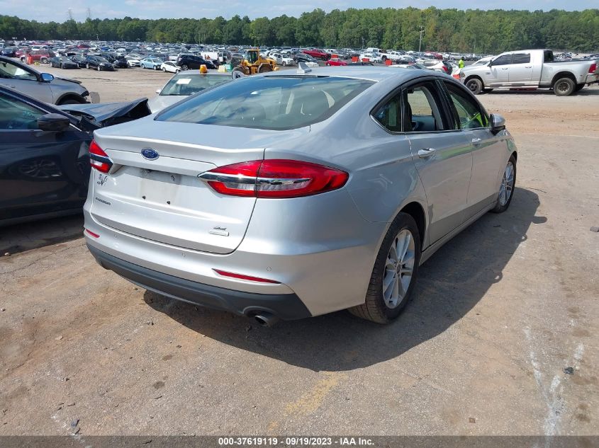 3FA6P0HD9KR160075 Ford Fusion SE 4