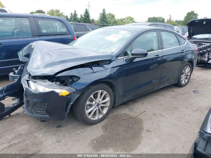 3FA6P0HD4LR232866 Ford Fusion SE 2