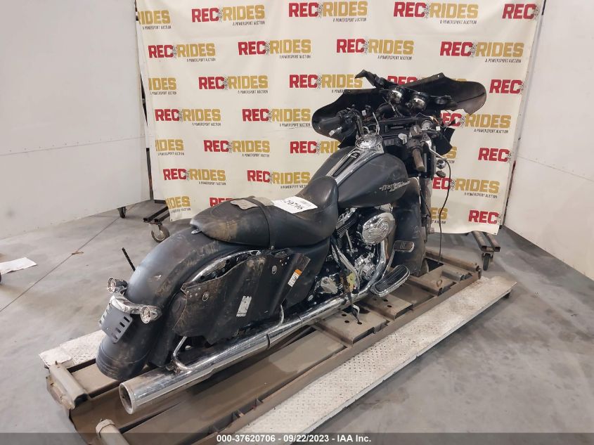 2010 HARLEY-DAVIDSON FLHX - 1HD1KB410AB663537