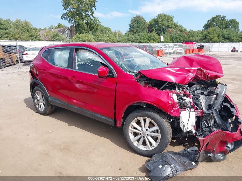 JN1BJ1CR3JW282724 NISSAN ROGUE SPORT S 2018