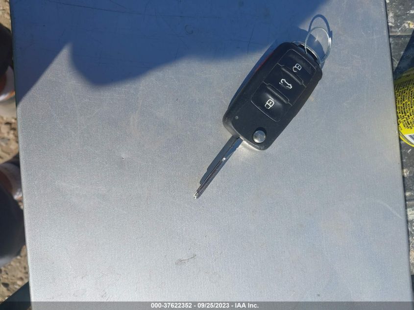 2015 VOLKSWAGEN BEETLE COUPE 1.8T FLEET EDITION - 3VWF17AT8FM638055