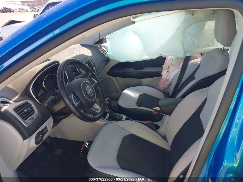 VIN 3C4NJCBB8KT832775 2019 JEEP COMPASS LATITUDE