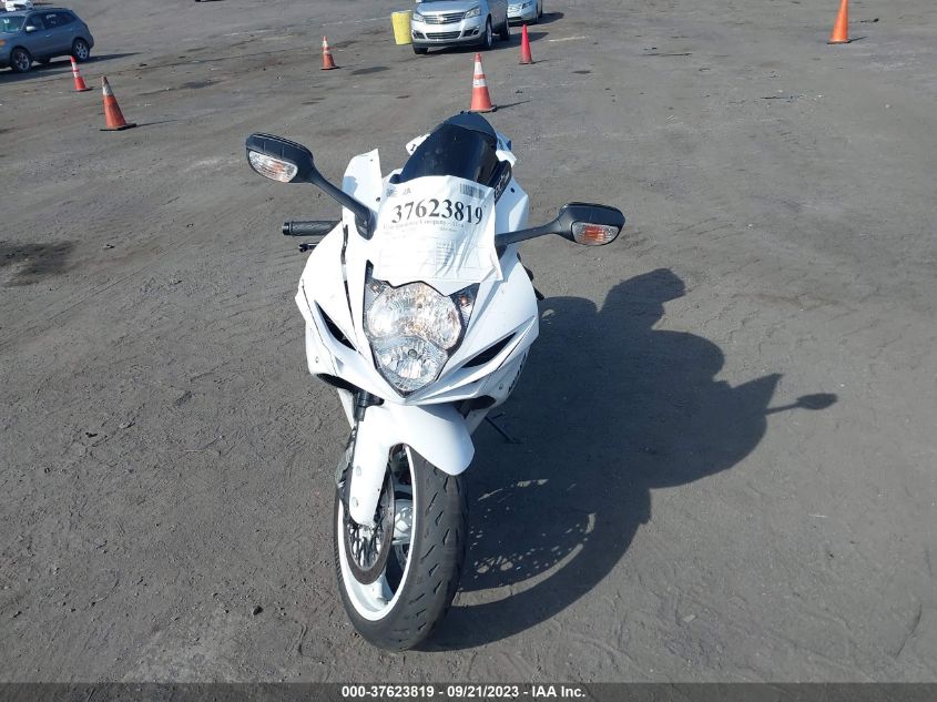 2020 SUZUKI GSX-R600 - JS1GN7FA4L7100682