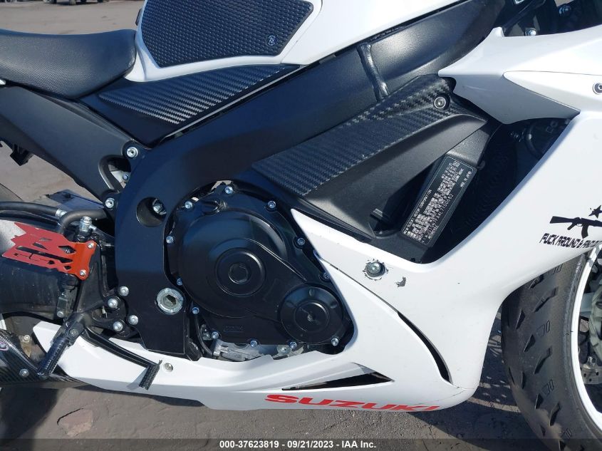 2020 SUZUKI GSX-R600 - JS1GN7FA4L7100682