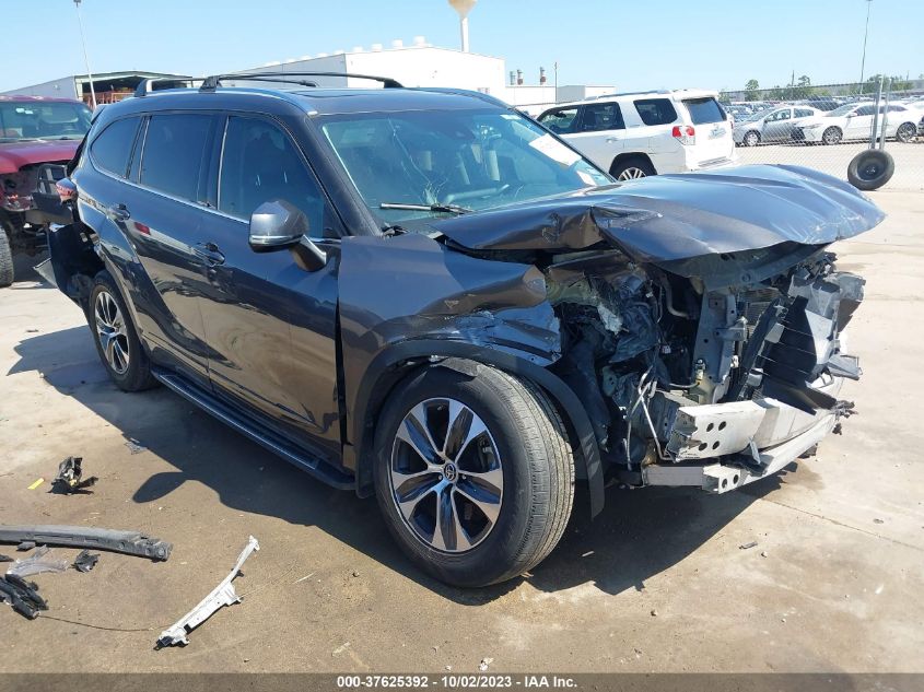 2021 TOYOTA HIGHLANDER XLE - 5TDGZRAH4MS523179