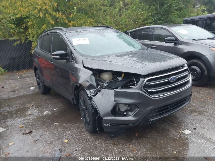 1FMCU0J97HUE08266 FORD ESCAPE TITANIUM 2017