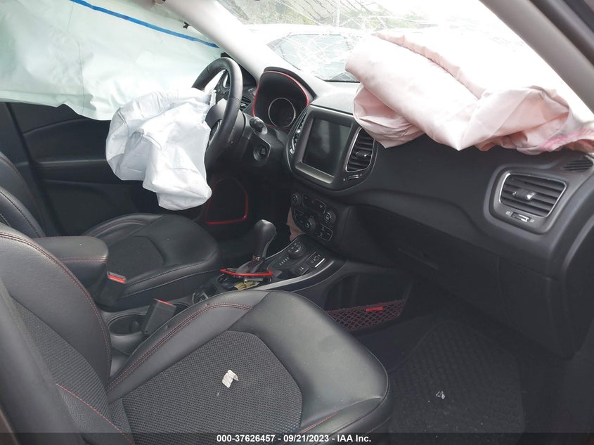 VIN 3C4NJDDB8KT651694 2019 JEEP COMPASS TRAILHAWK