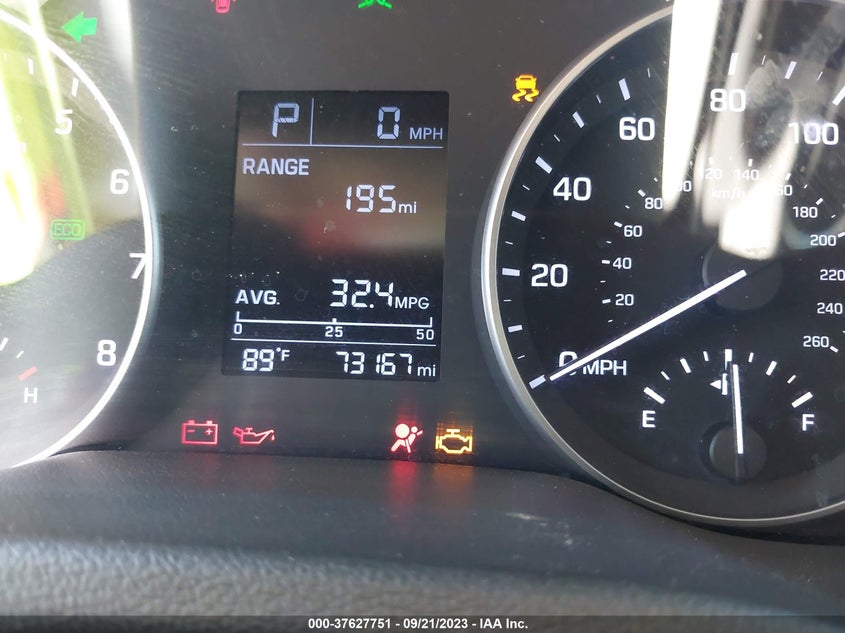 VIN 5NPD84LF2HH031685 2017 HYUNDAI ELANTRA SE