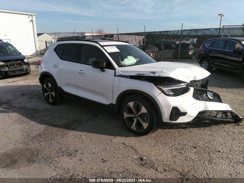 YV4L12UW4P2943699 VOLVO XC40 PLUS DARK THEME 2023