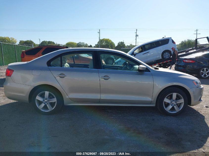 2014 VOLKSWAGEN JETTA SEDAN TDI - 3VW3L7AJ4EM253957