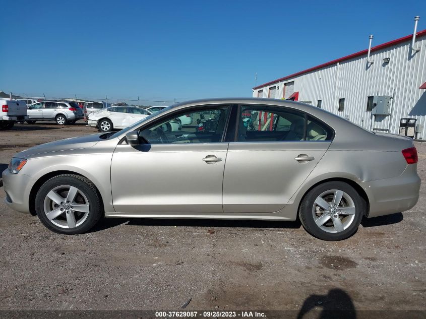 2014 VOLKSWAGEN JETTA SEDAN TDI - 3VW3L7AJ4EM253957