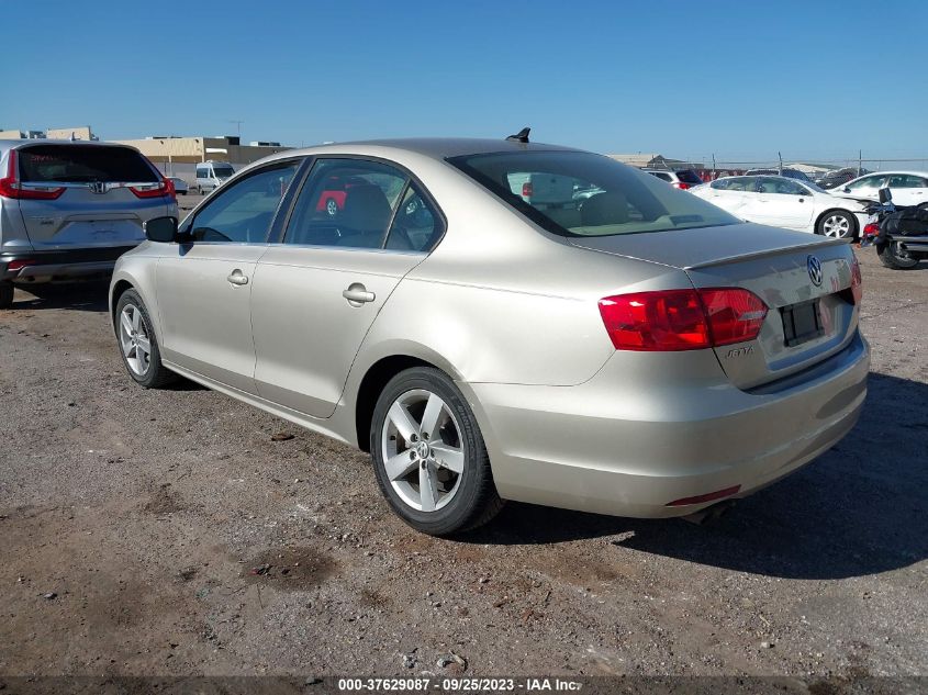 2014 VOLKSWAGEN JETTA SEDAN TDI - 3VW3L7AJ4EM253957