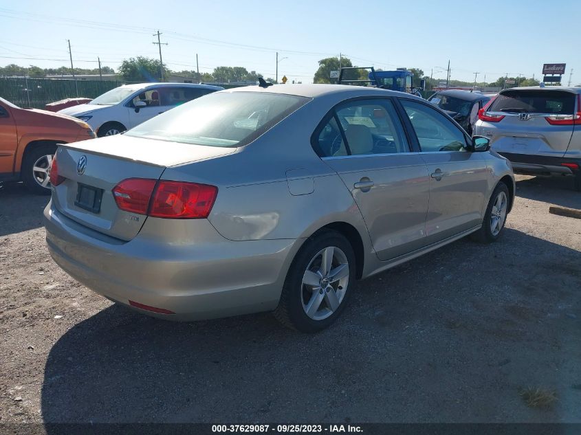 2014 VOLKSWAGEN JETTA SEDAN TDI - 3VW3L7AJ4EM253957