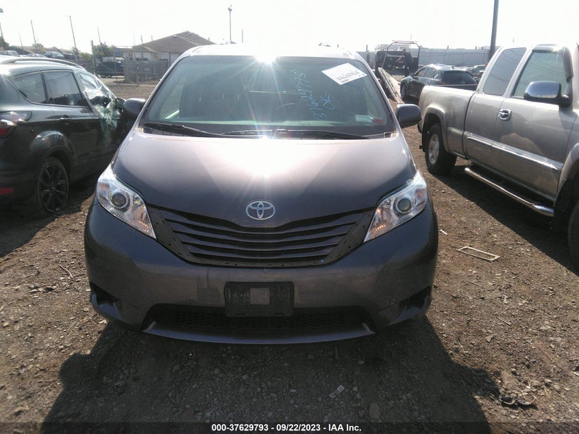 VIN 5TDKZ3DC1HS853570 2017 TOYOTA SIENNA LE