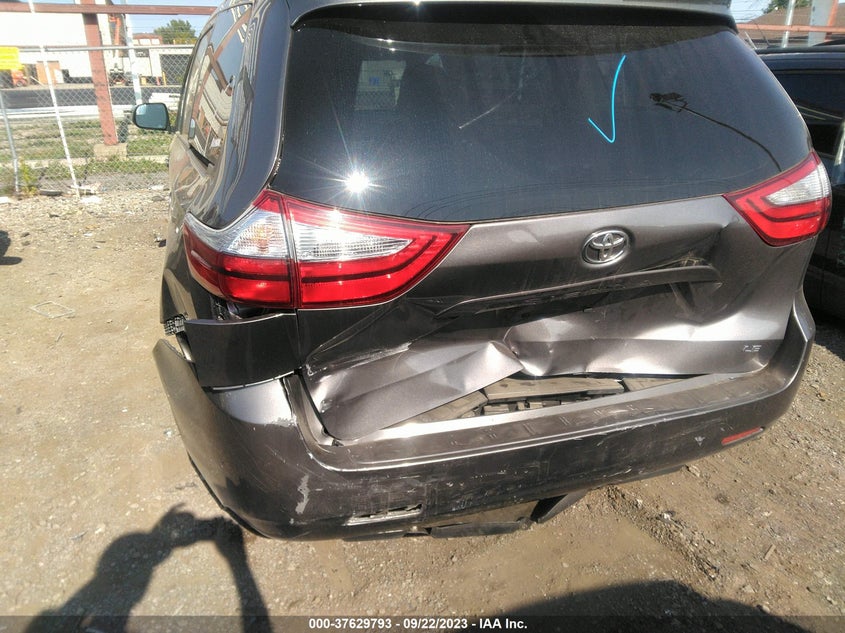 VIN 5TDKZ3DC1HS853570 2017 TOYOTA SIENNA LE