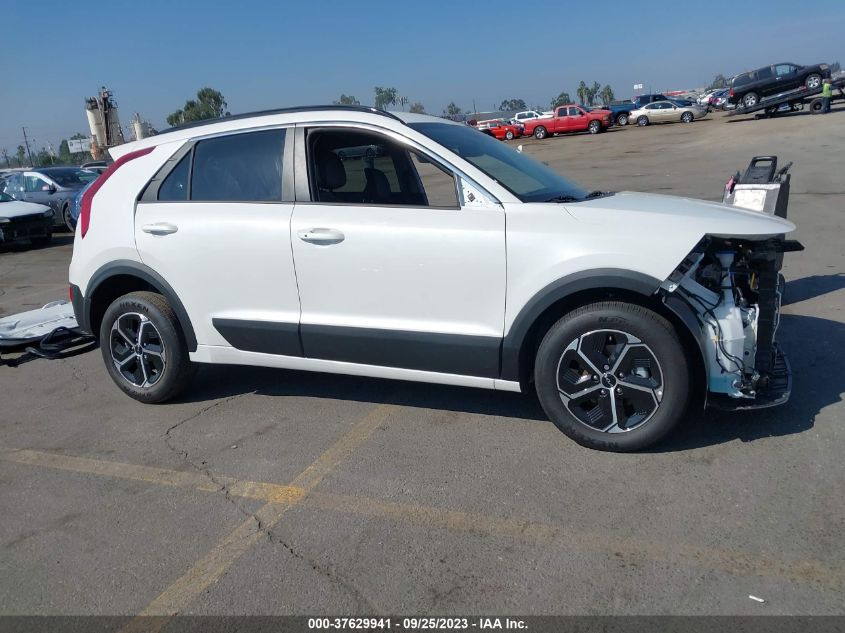 KNDCR3LE2P5076151 Kia Niro EX 14