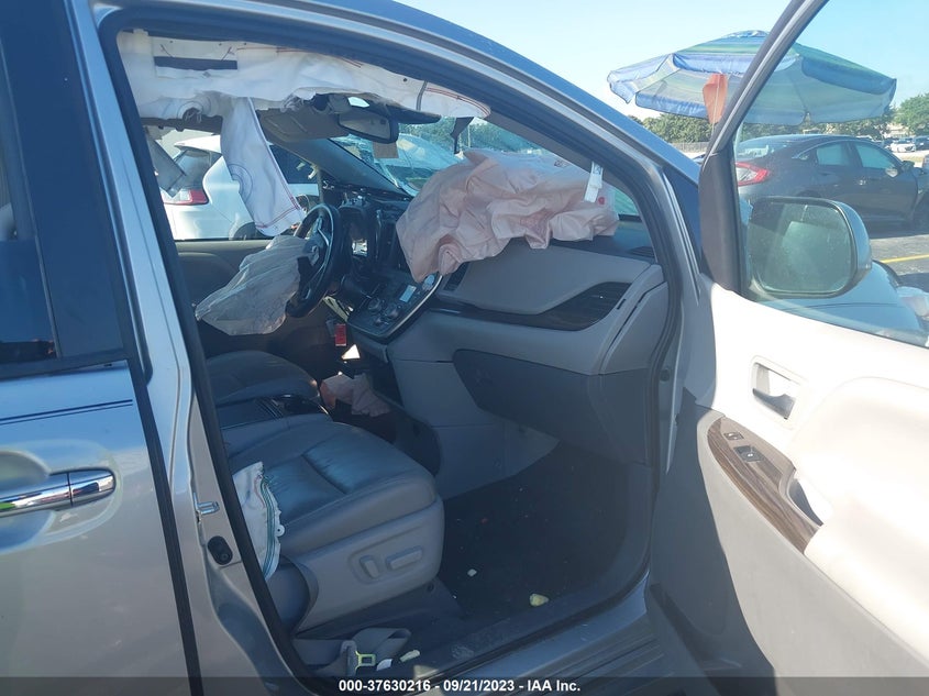 VIN 5TDYZ3DC8LS064979 2020 TOYOTA SIENNA XLE AUTO ACCESS