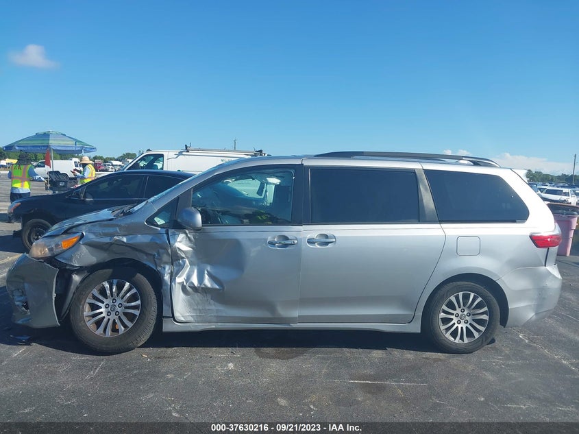 VIN 5TDYZ3DC8LS064979 2020 TOYOTA SIENNA XLE AUTO ACCESS