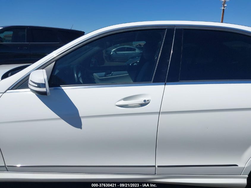 2014 MERCEDES-BENZ C 250 SPORT/LUXURY - WDDGF4HB8ER314496