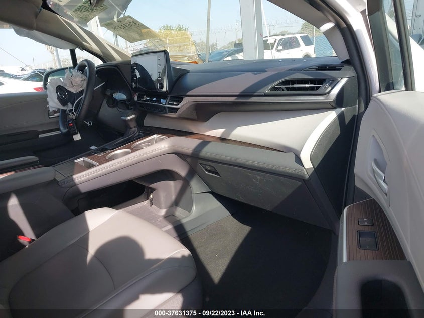 VIN 5TDYRKEC6MS054610 2021 TOYOTA SIENNA XLE