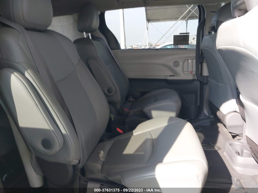VIN 5TDYRKEC6MS054610 2021 TOYOTA SIENNA XLE