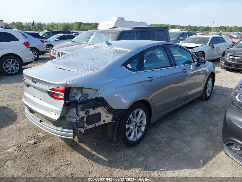 3FA6P0HD9LR108429 Ford Fusion SE 4