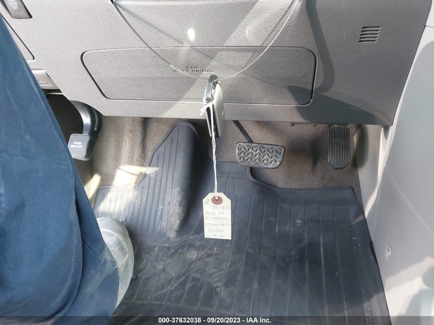 VIN 5TDYZ3DC6HS792016 2017 TOYOTA SIENNA XLE AUTO ACCESS