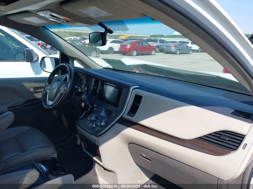 VIN 5TDYZ3DC6HS792016 2017 TOYOTA SIENNA XLE AUTO ACCESS