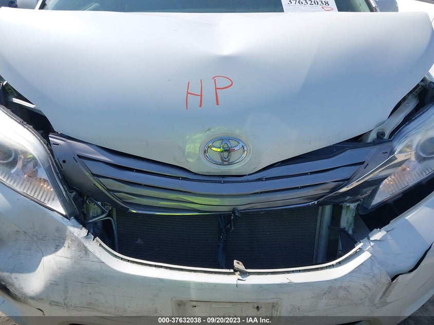 VIN 5TDYZ3DC6HS792016 2017 TOYOTA SIENNA XLE AUTO ACCESS