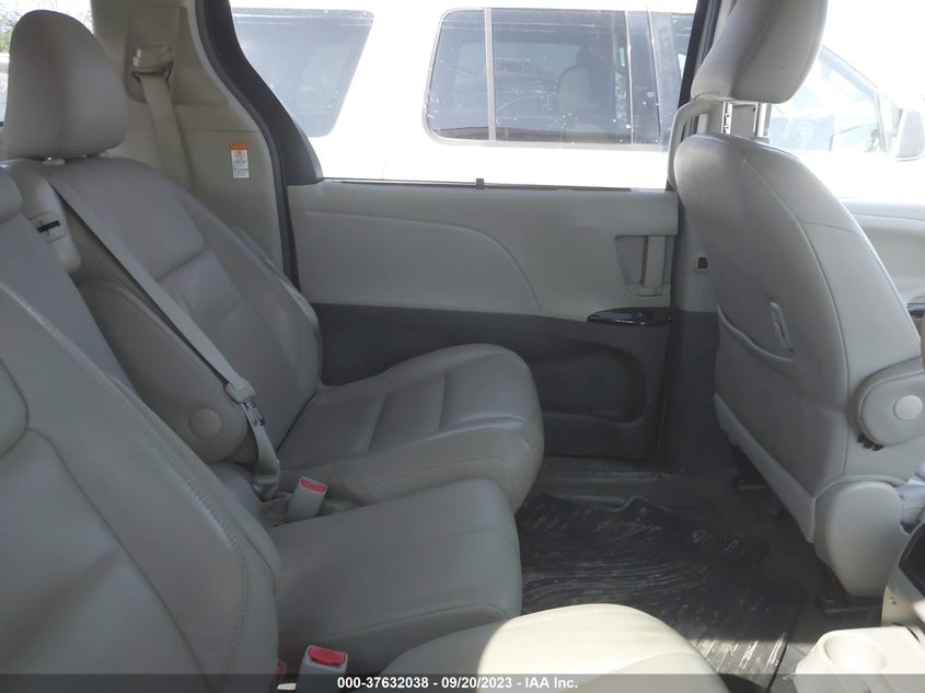 VIN 5TDYZ3DC6HS792016 2017 TOYOTA SIENNA XLE AUTO ACCESS