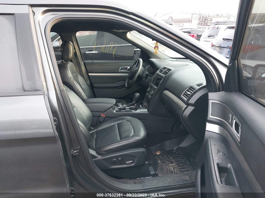 VIN 1FM5K8D82JGC53713 2018 FORD EXPLORER XLT